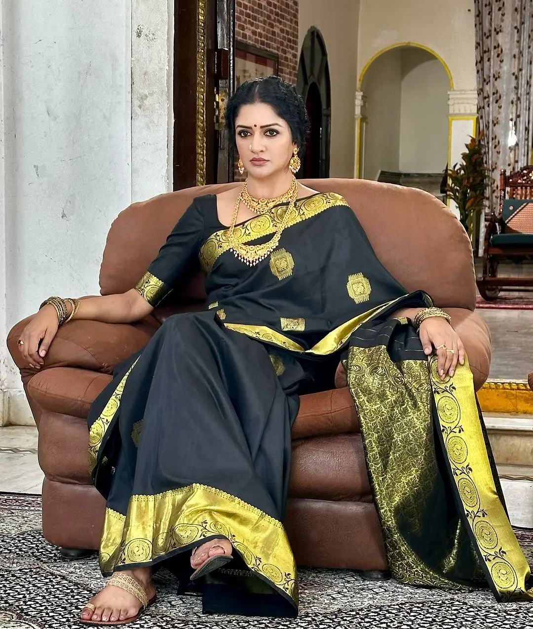 Vimala Raman Wearing Beautiful Earrings Jewellery Black Saree